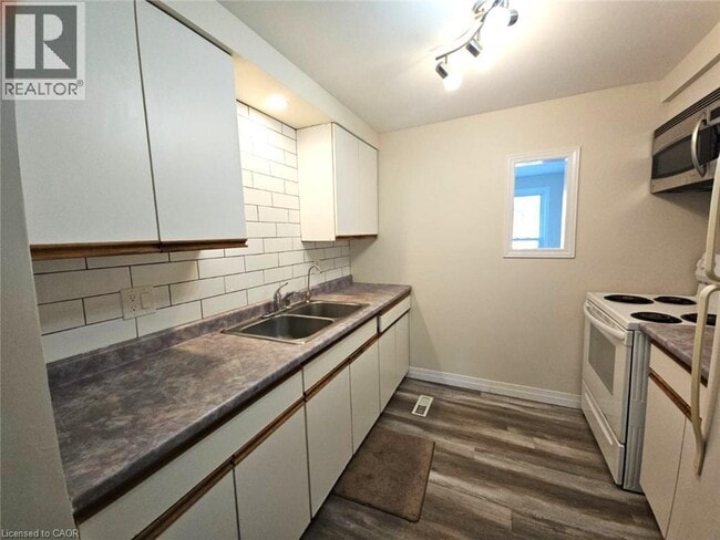Photo - 487 Elgin St N