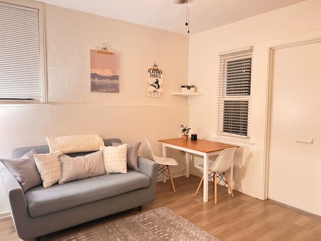 2404 1/2 Highland Ave Unit 2404 1/2 lower unit