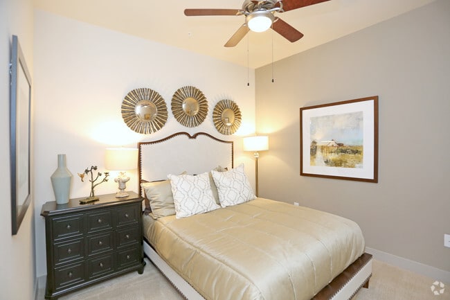 2BR, 2BA - 2A - 975 SF
