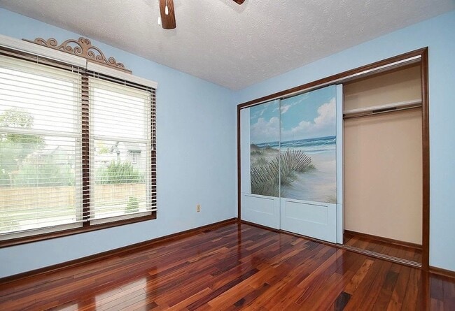 Photo - 4955 Lakeshore Dr