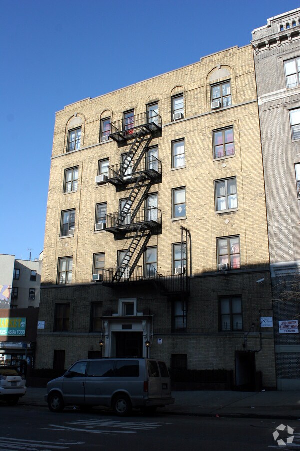 Photo - 2467 University Ave Apartments