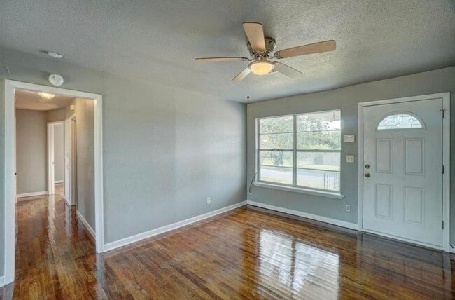 Photo - 5325 NW Euclid Ave