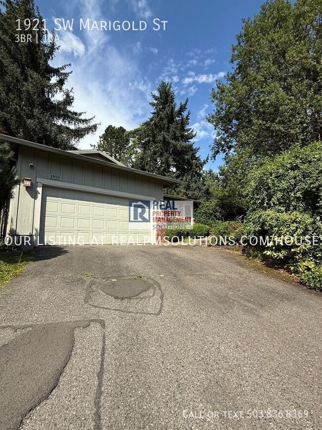 Building Photo - 1921 SW Marigold St Rental