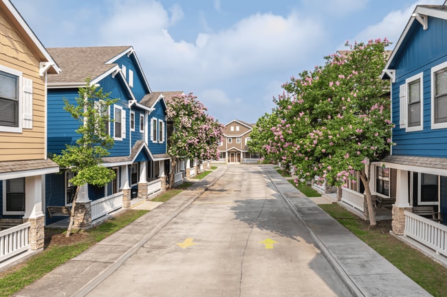 Building Photo - The Villas at Riverbend Rental