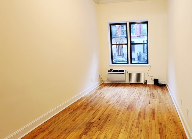Building Photo - 88-1588 York Ave Rental