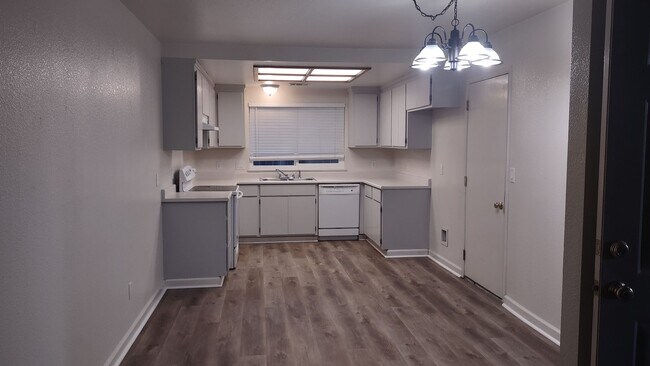 Photo - 212 Ash St