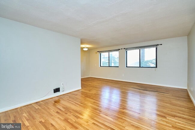 Photo - 2016 N Adams St Unidad 304