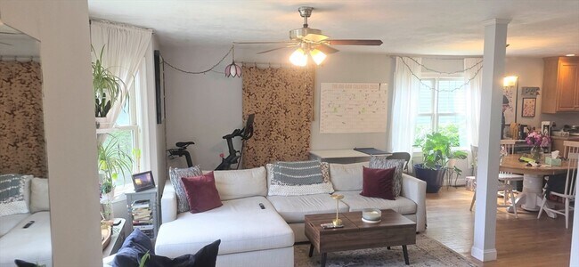 Photo - 321 N Harvard St Unidad -