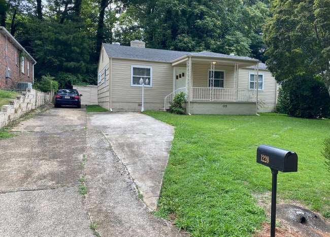 Photo - 1220 Cresthill Rd