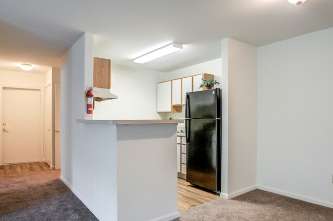 Breakfast Bar-Standard Unit - Vinings at Christiana