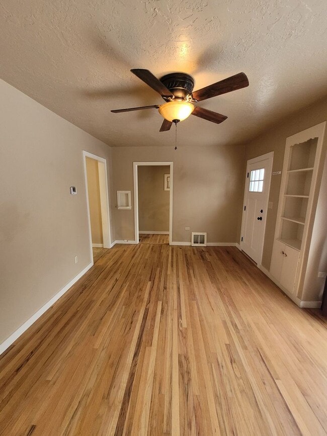 Photo - 305 S Meridian Rd