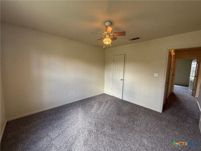 Building Photo - 1016 North Dr Unit A Rental