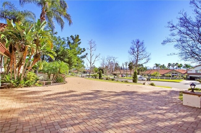 Photo - 10818 Hillside Rd