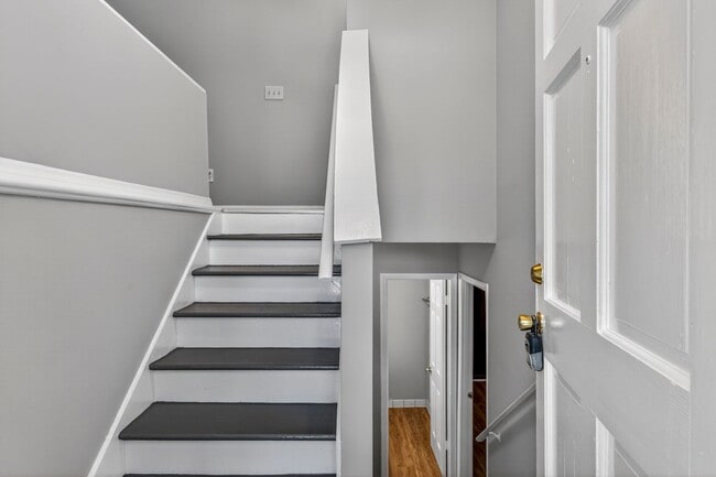 Photo - SW Large Split Level Home, LR, Den, Fenced Yard