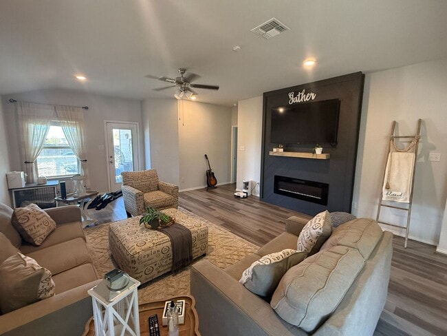 Photo - BEAUTIFUL 4-bedroom 2-bathroom home!