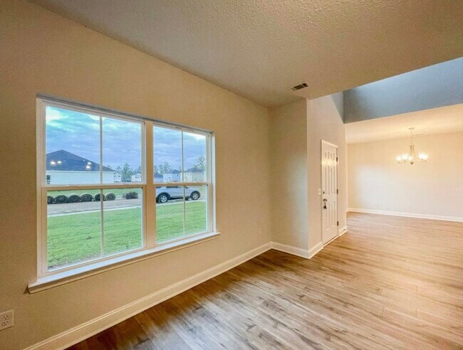 Photo - 945 Grayson Ave