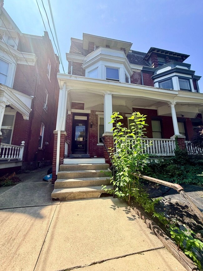 Building Photo - 626 W Lemon St Unit 2r