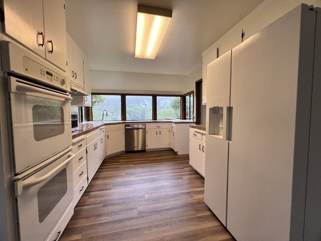 Photo - Beautiful 3 Bedroom, 2.5 Bathroom - Treehouse Sanctuary Home in Sausalito.