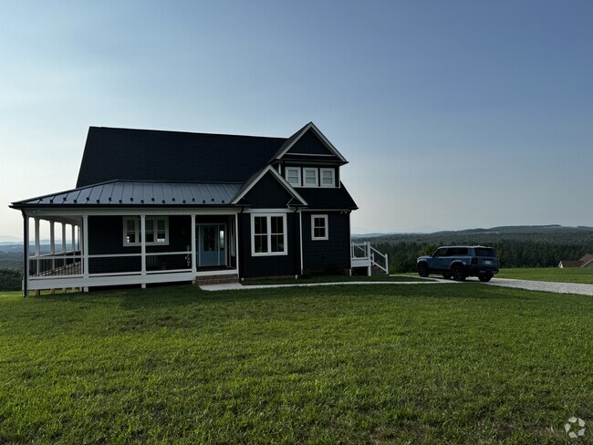 Building Photo - 755 Skyline Rd Rental