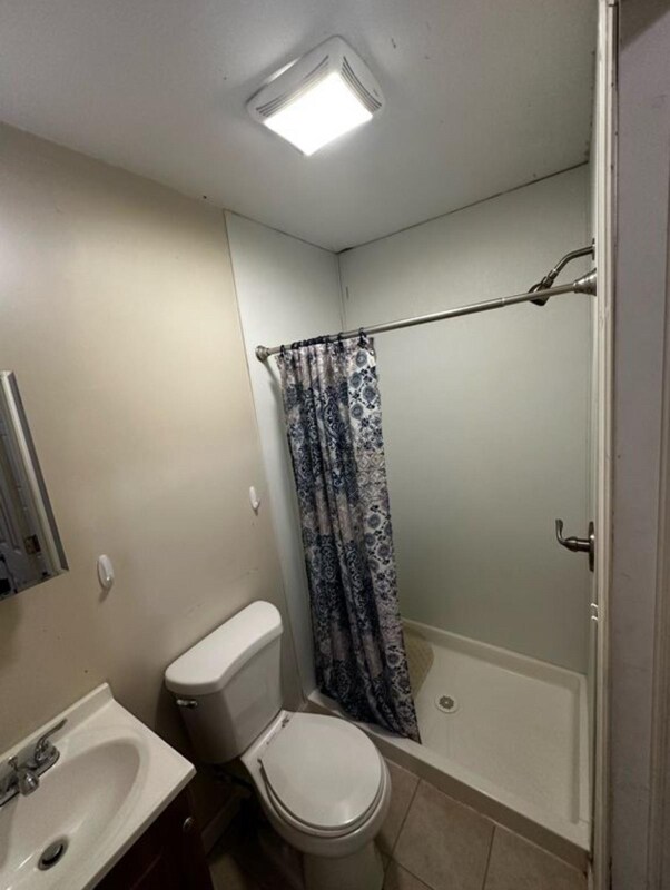 Photo - 77 Orient Ave Unidad 3