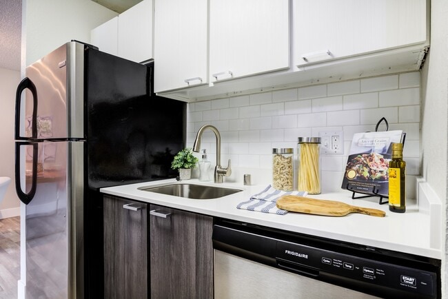 Knol Apartments
