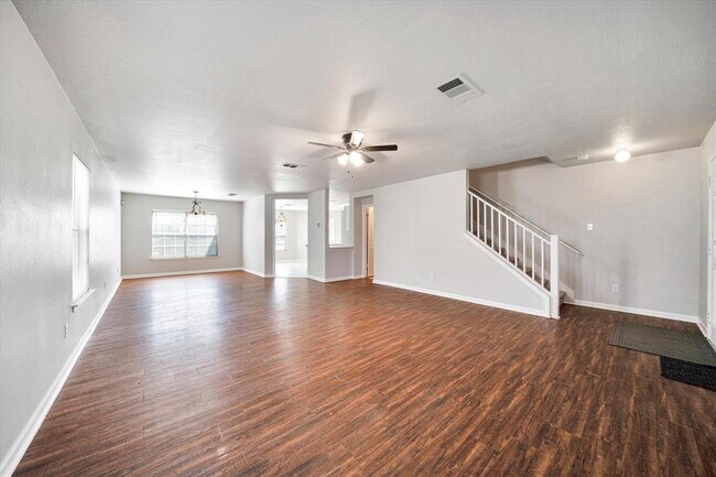 Photo - 1701 Balsam Way