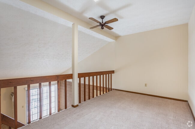 2BD 1BA w/Loft 864 sq. ft. - Heritage Manor