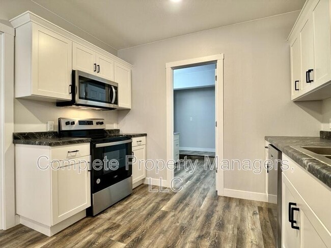 Photo - 103 Main St E