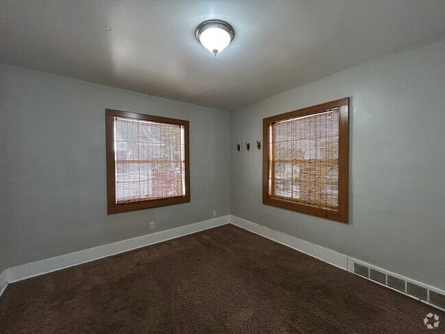 Building Photo - 1717 Roys Ave Rental