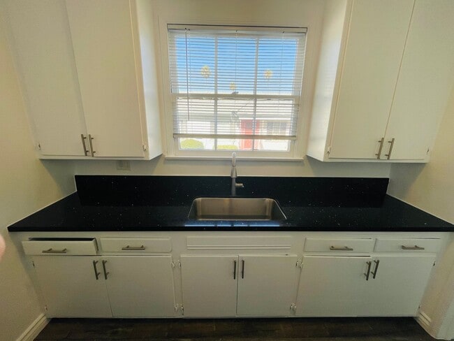 Photo - Dixon Delano Apartments