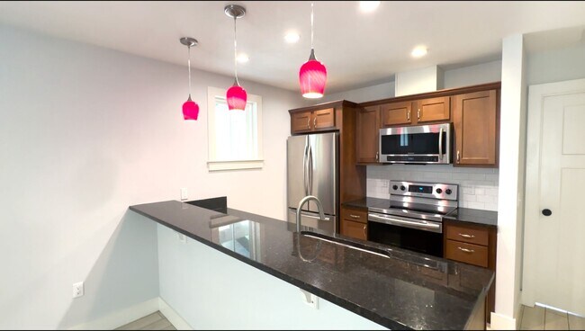 Photo - Freddie's Garden - Modern 3 Bedroom, 3 Bat...