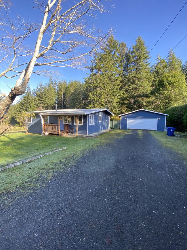 Casa y garaje independiente - 69903 Ridling Rd