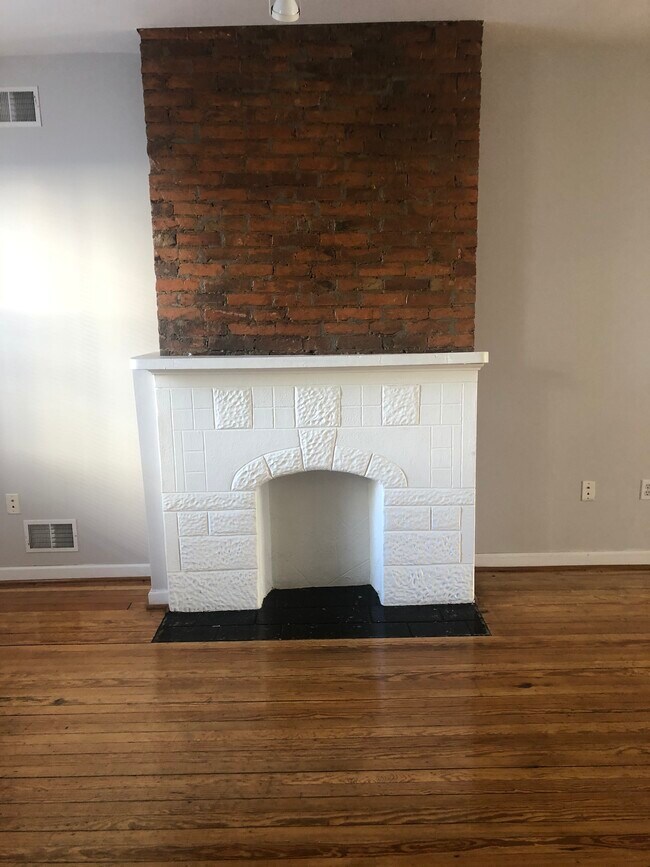 Photo - 1928 Harcum Way