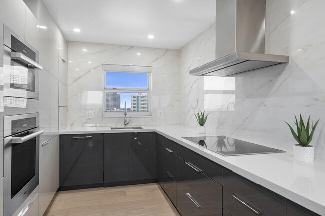 Photo - 511 Bayshore Dr Unit 905