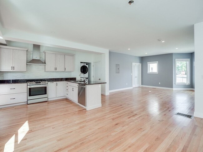 Photo - 390 Medford St Unit 2