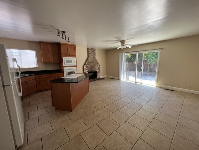 Photo - 778 Bend Ave