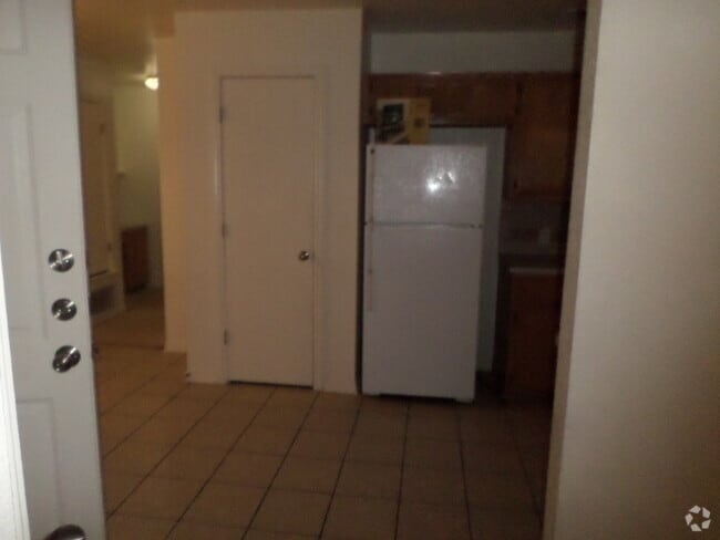 Building Photo - 1310 Chips Dr Unit B Rental