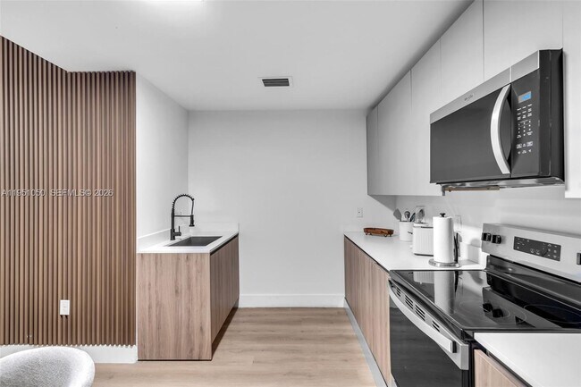 Photo - 3728 NW 19th Ave Unit 202