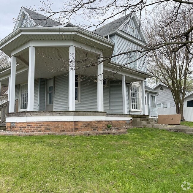 Building Photo - Small Town home ready for lease!