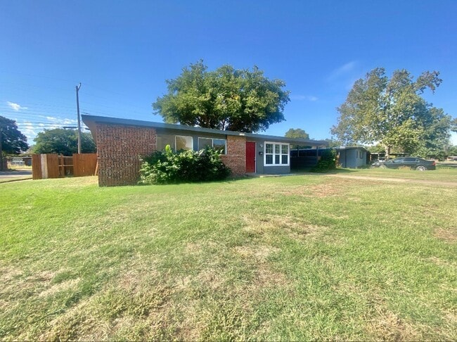 Photo - 3 bed 1 bath rental near YMCA now available.