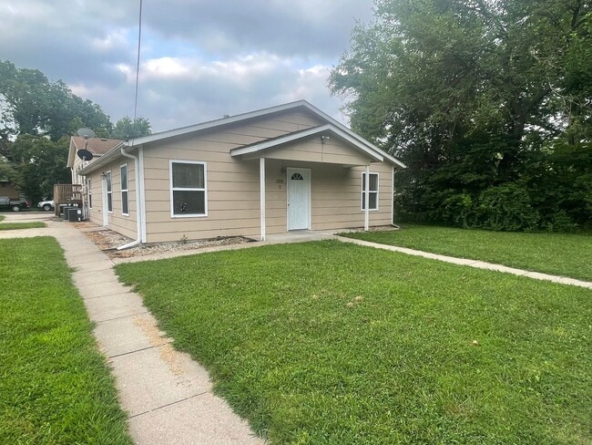 Building Photo - 1318 Yuma St Unit 2