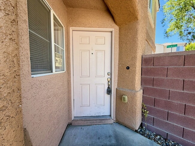 Photo - GATED 3 BED 2.5 BATH 1 CAR GARAGE SINGLE FAMILY HOME WITH COMMUNITY POOL