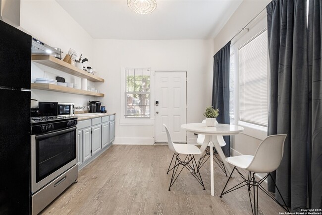 Photo - 302 E Cevallos Unit 1