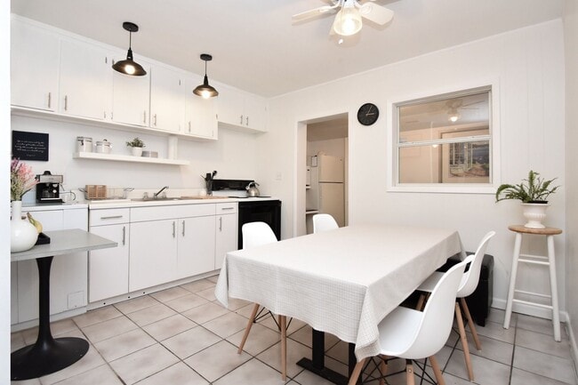 Photo - Very nice 2 bedroom 1 bath duplex!