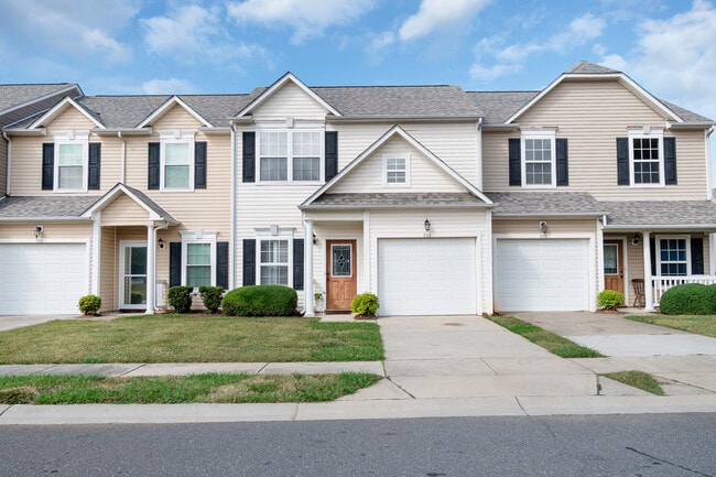 Building Photo - 558 Calen Ln