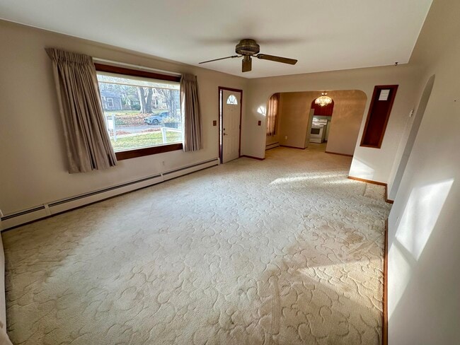 Photo - 744 Horton St