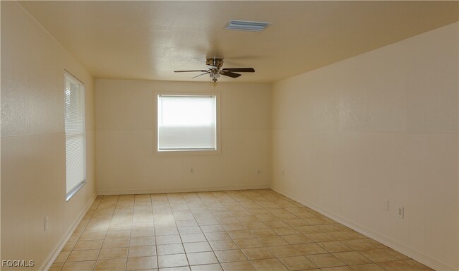 Photo - 1366 Nimrod St