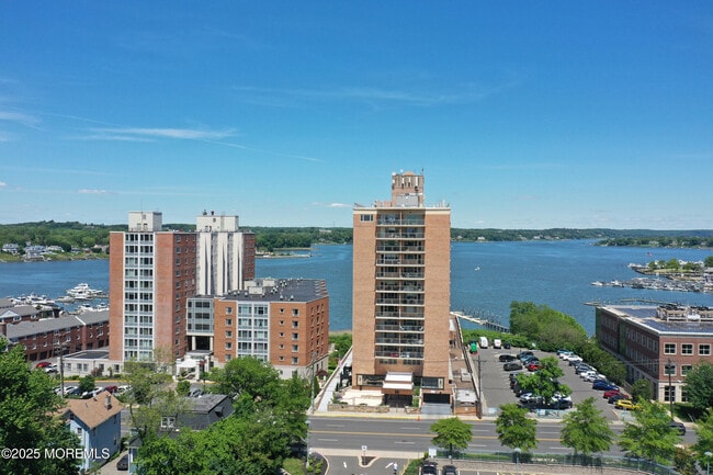 Photo - 28 Riverside Ave Unidad 2G Rental