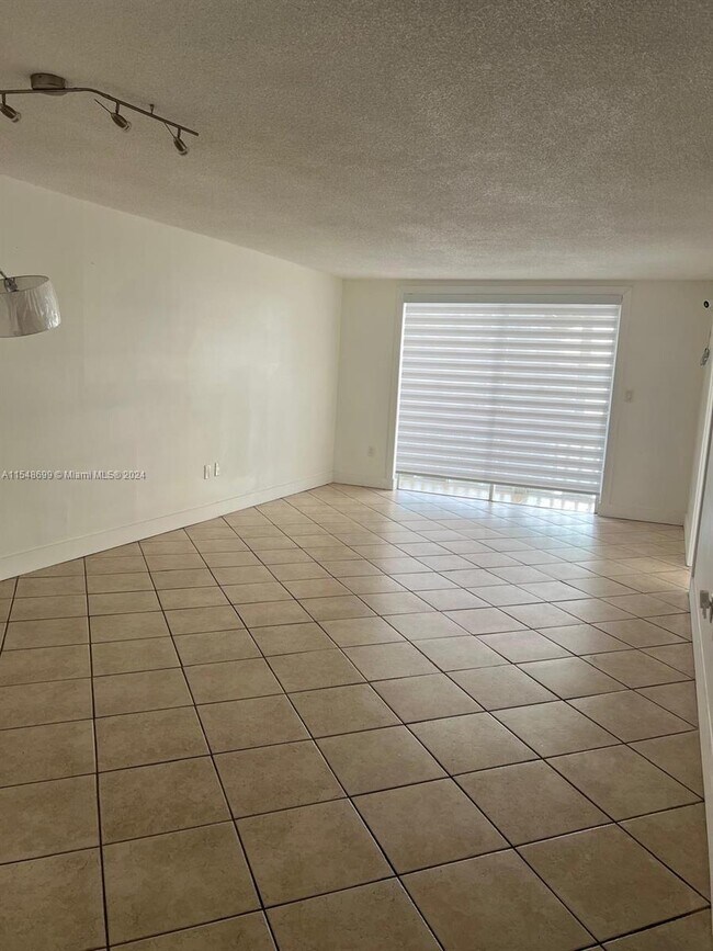 2 bedroom in Miami FL 33179 Condo Unit 411 Condo for Rent in Miami