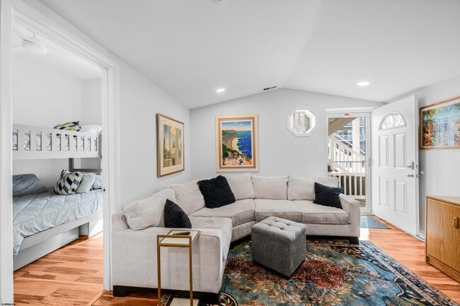 Photo - 9609 Pacific Ave Unit 2